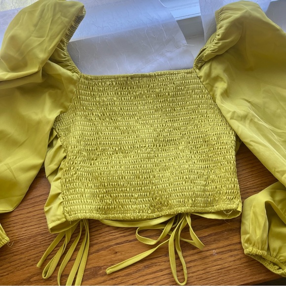 Green Top. Size S - Picture 6 of 8